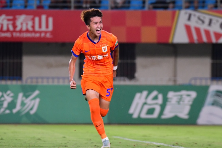 开云-球迷会长：山东泰山19岁小将王昊斌租借加盟广州豹